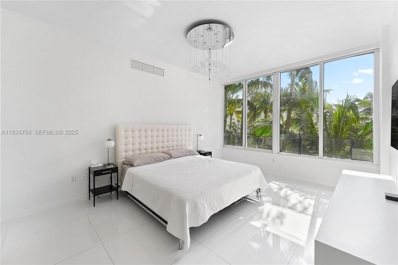 A11924768 — Miami Beach — 7