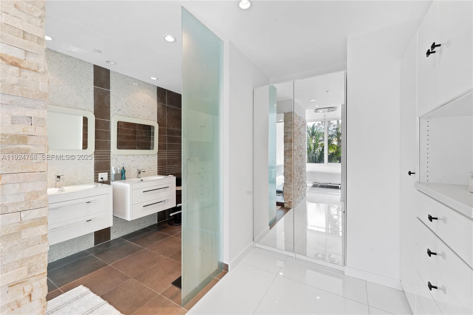 A11924768 — Miami Beach — 9