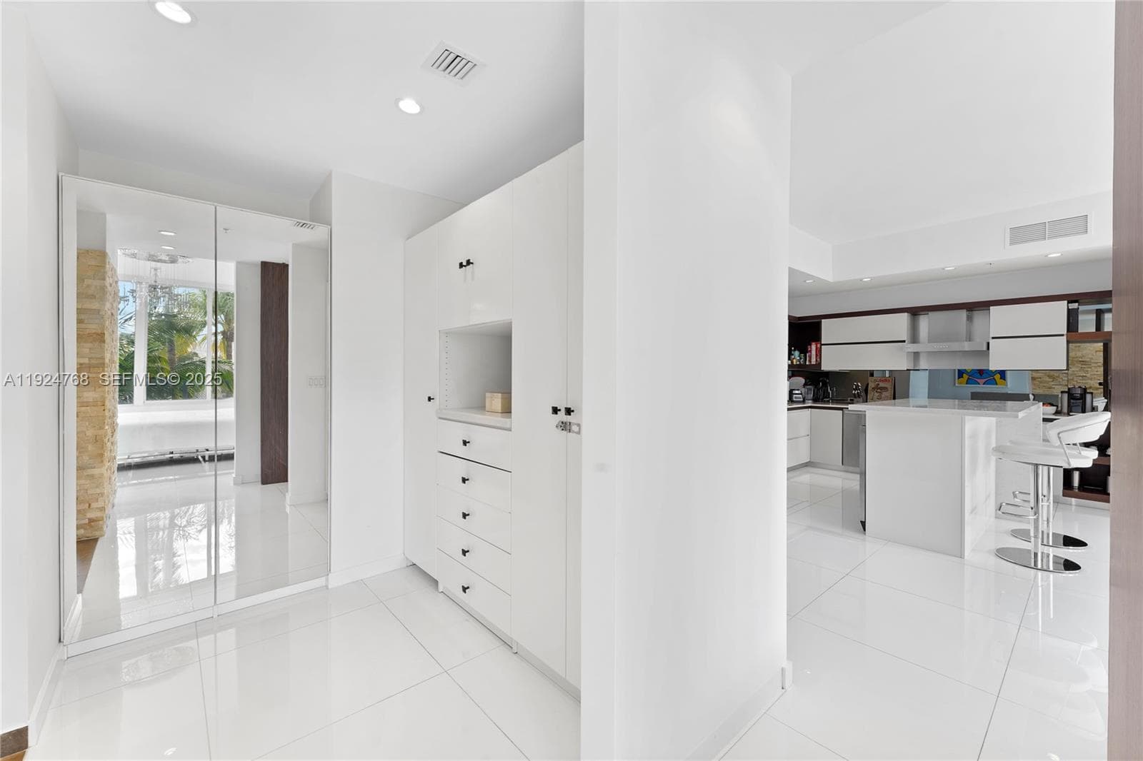 A11924768 — Miami Beach — 10