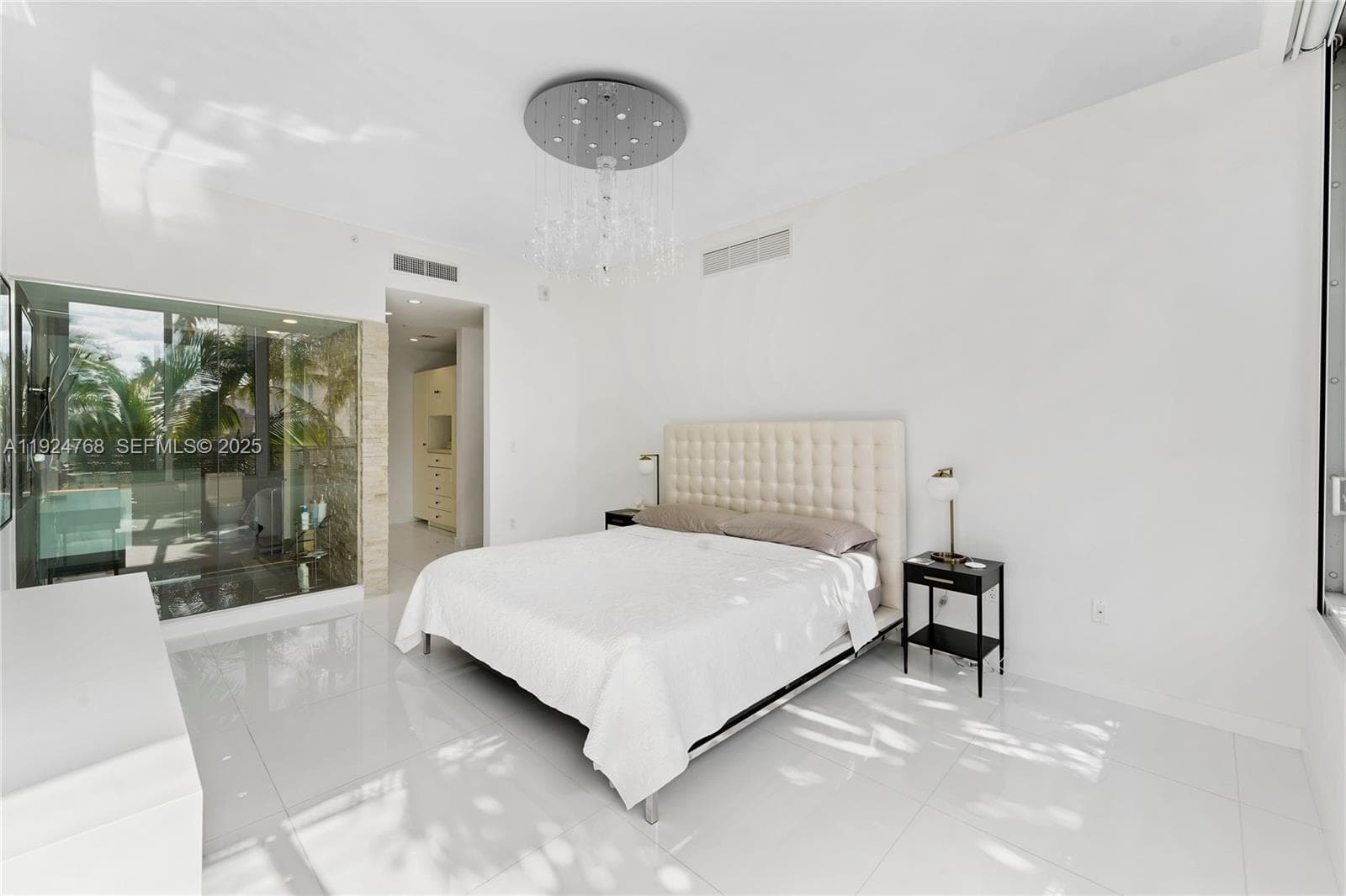 A11924768 — Miami Beach — 8