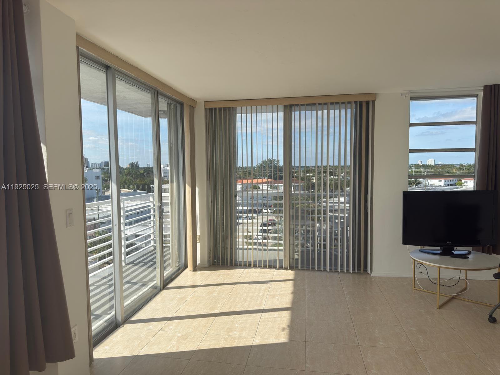 A11925025 — Miami Beach — 3