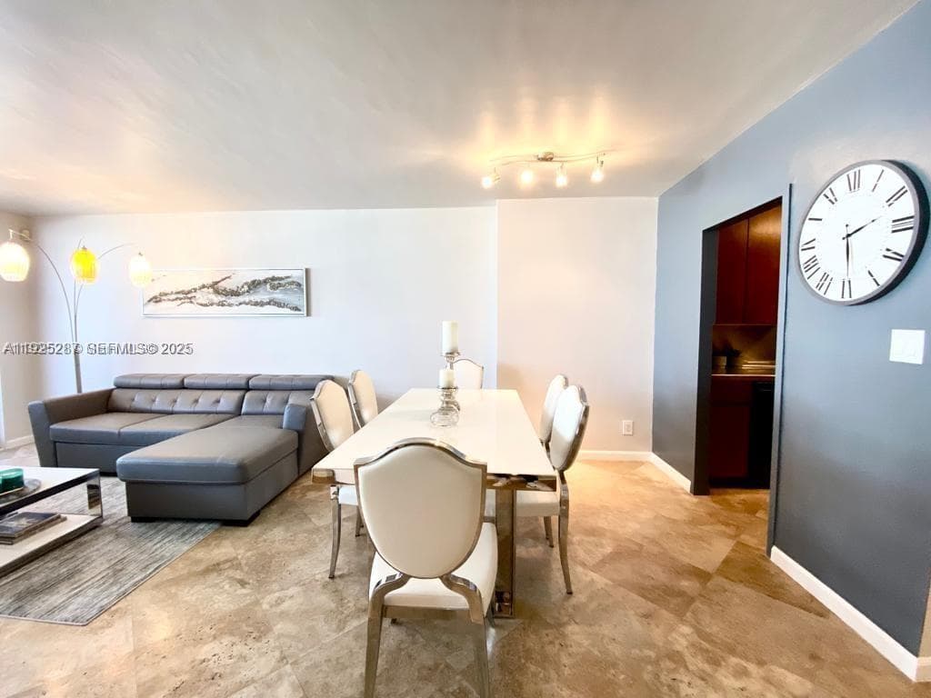 A11925287 — Miami Beach — 2