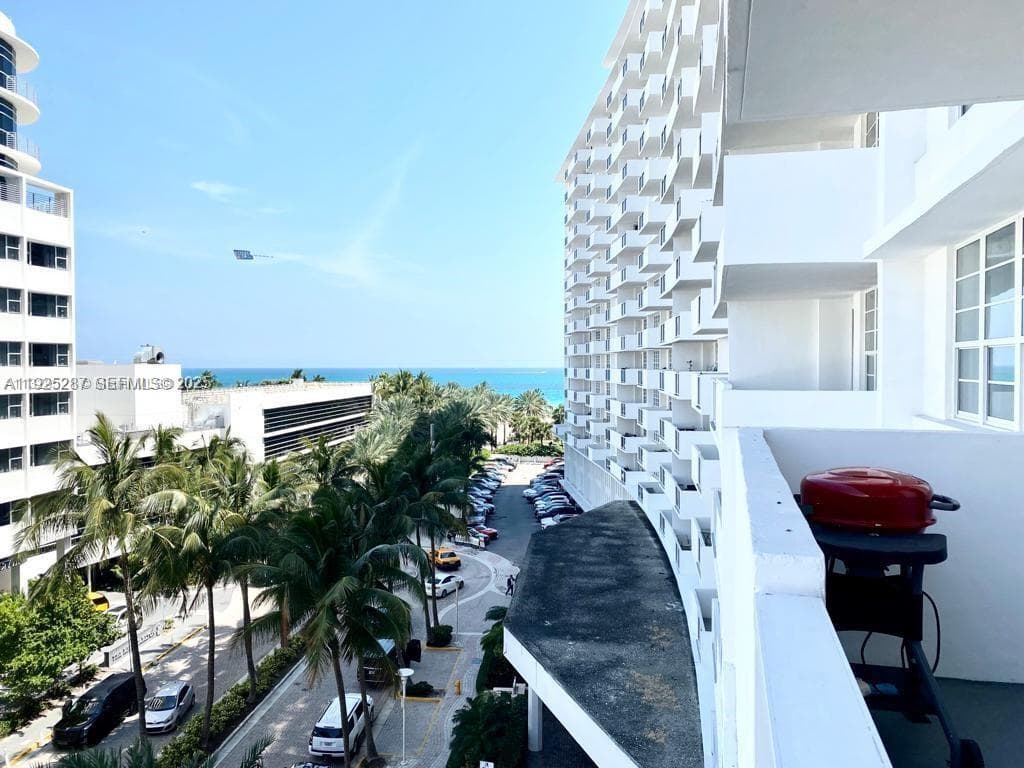 A11925287 — Miami Beach — 19