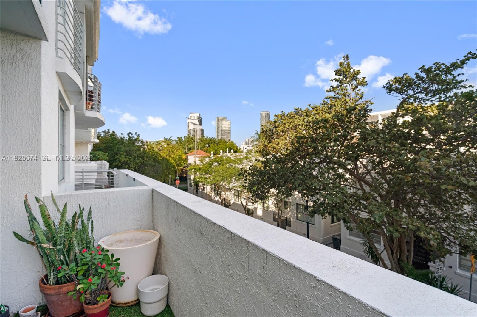 A11925674 — Miami Beach — 25