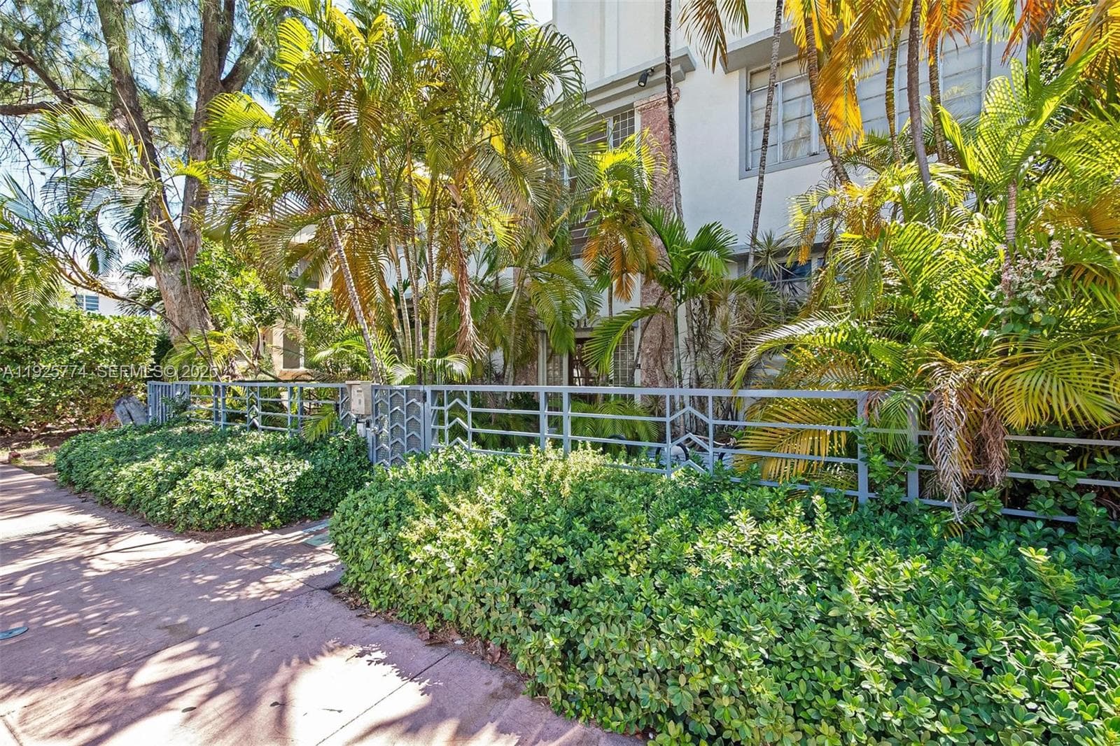 A11925774 — Miami Beach — 16