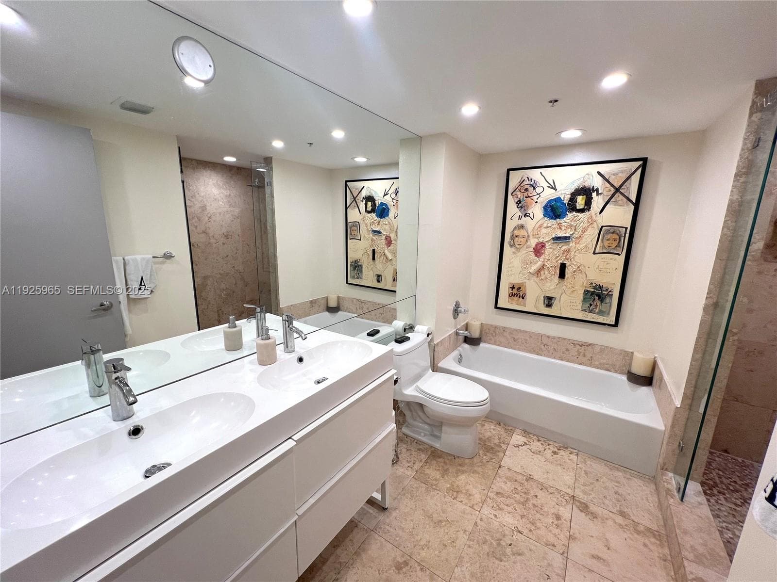A11925965 — Miami Beach — 23