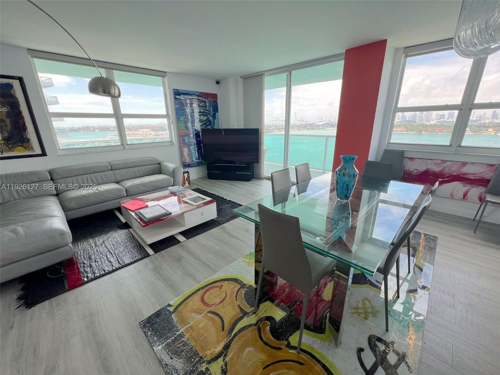 A11926127 — Miami Beach
