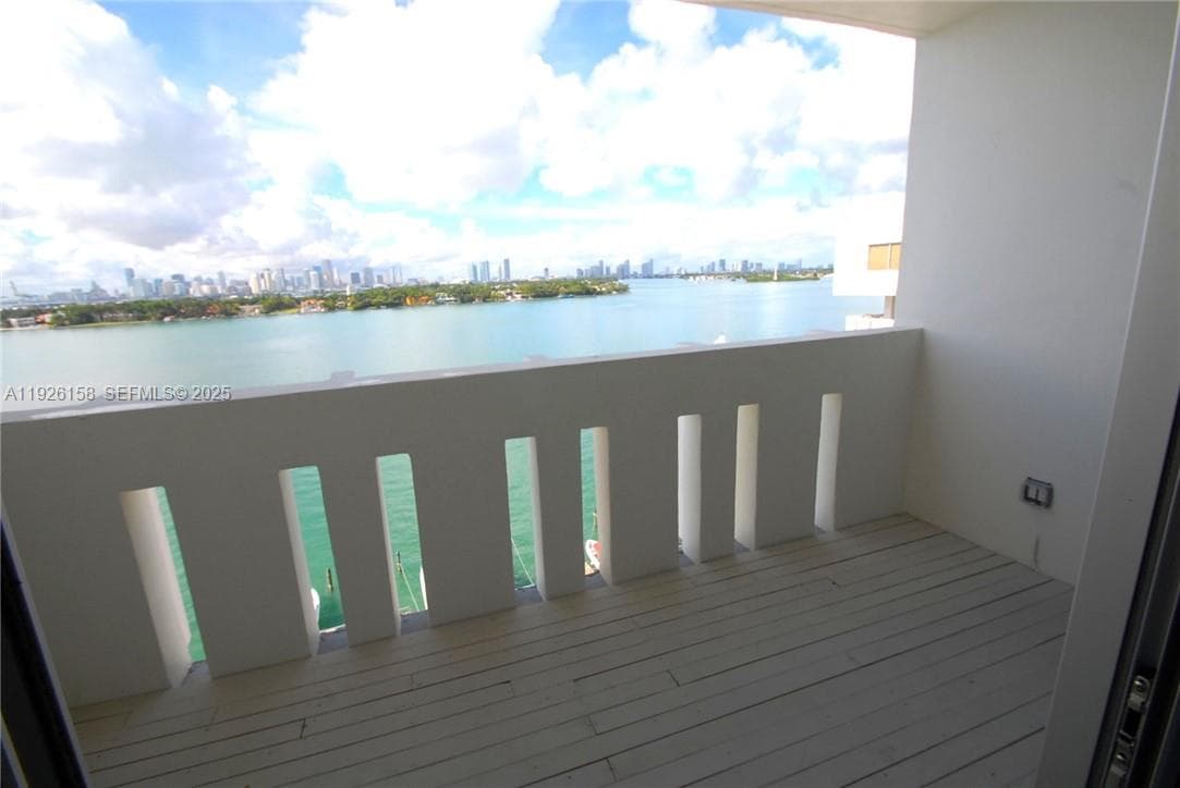 A11926158 — Miami Beach — 6