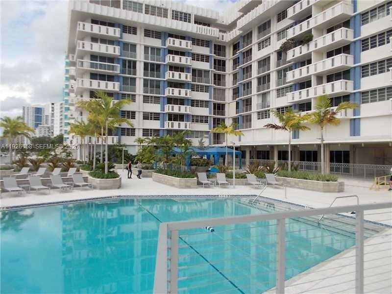 A11926158 — Miami Beach — 17