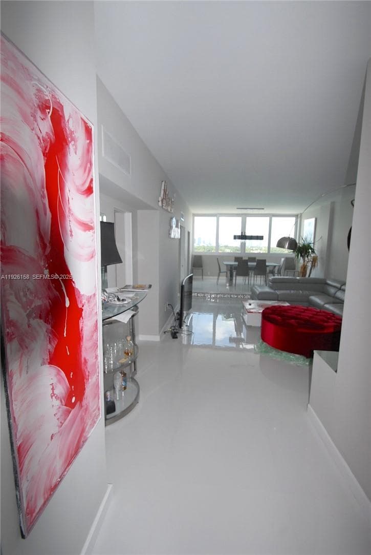 A11926158 — Miami Beach — 16