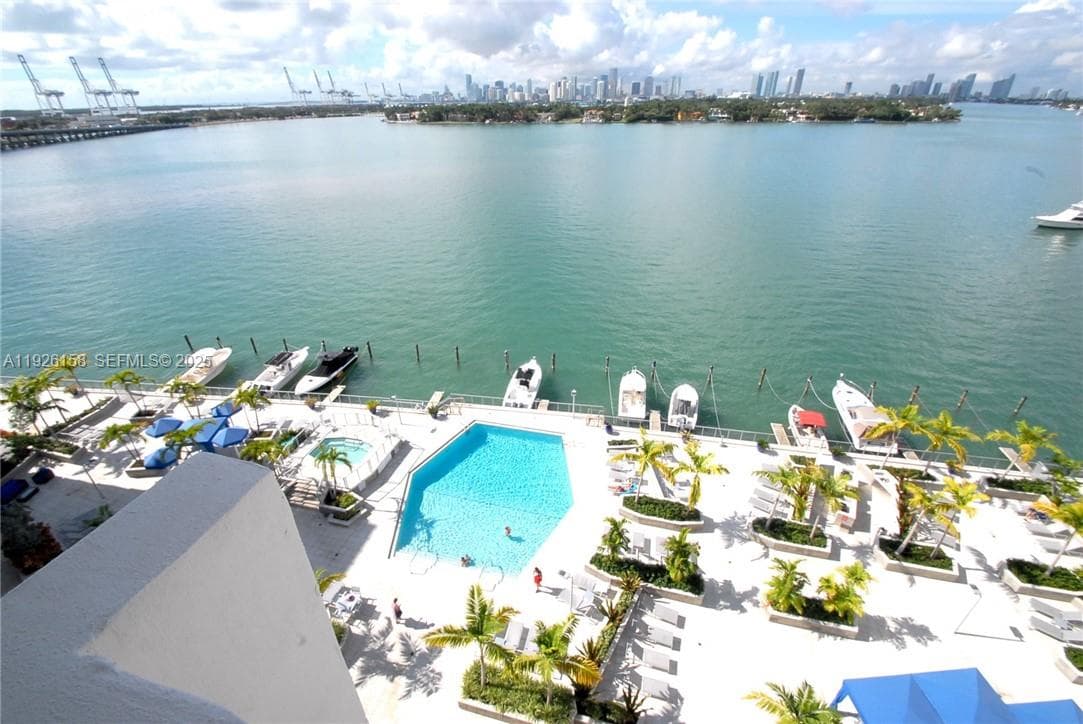A11926158 — Miami Beach — 3