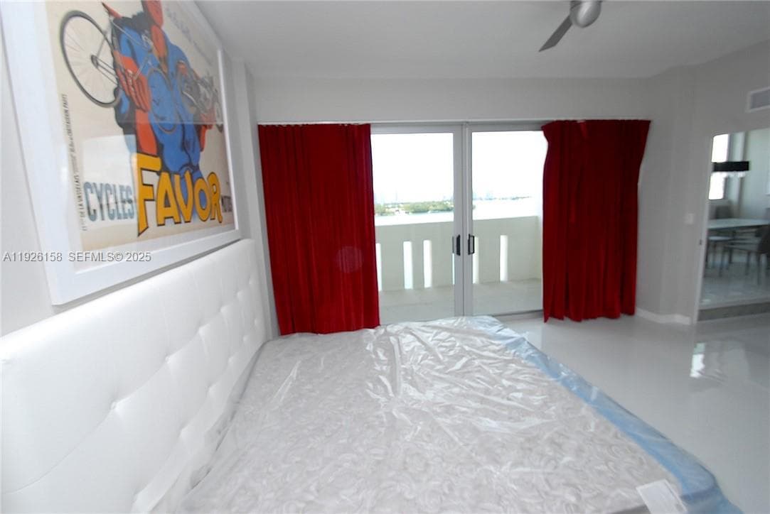 A11926158 — Miami Beach — 11