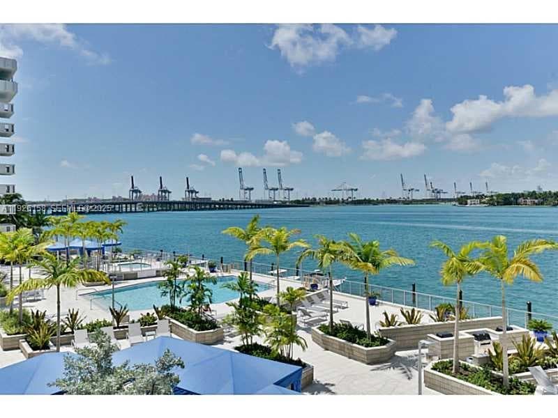 A11926158 — Miami Beach — 19