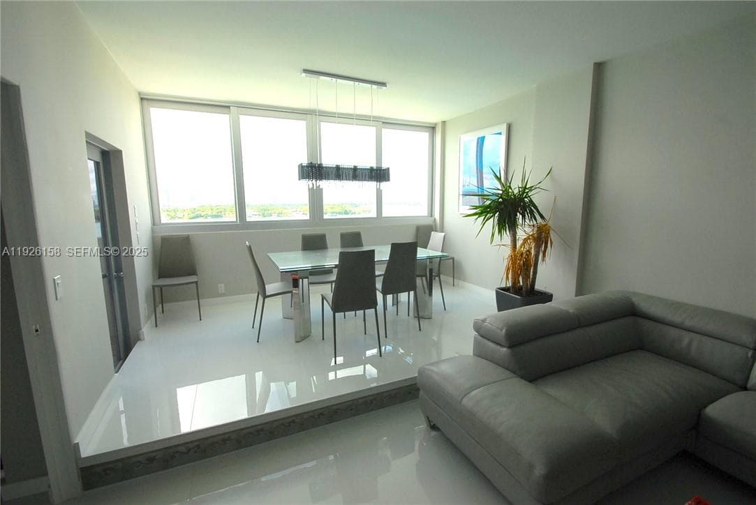 A11926158 — Miami Beach — 4