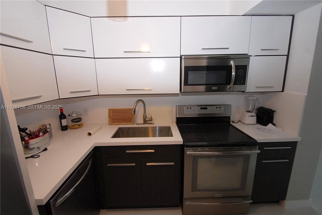 A11926158 — Miami Beach — 8