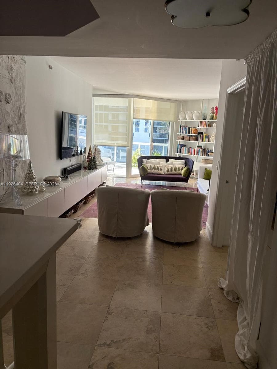 A11926404 — Miami Beach — 23