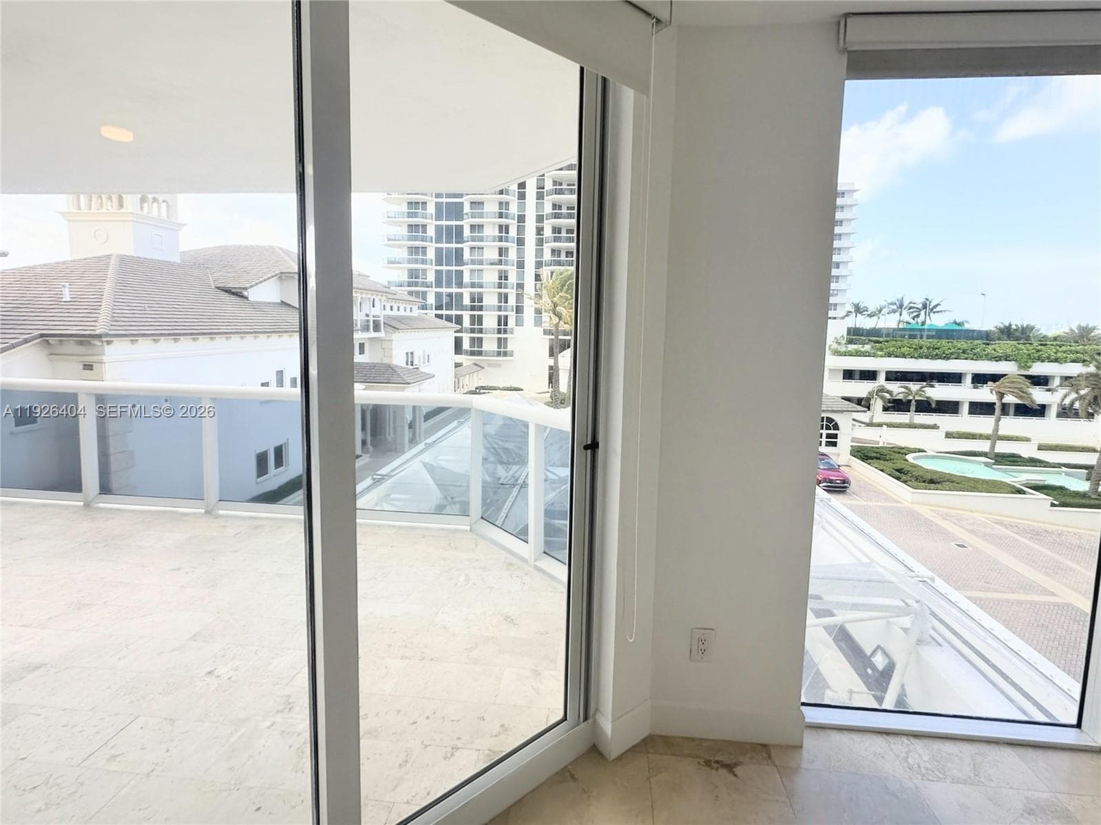 A11926404 — Miami Beach — 12
