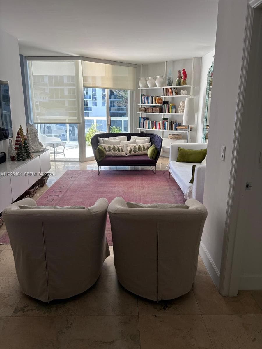 A11926404 — Miami Beach — 20