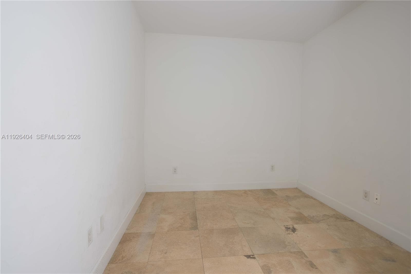 A11926404 — Miami Beach — 25