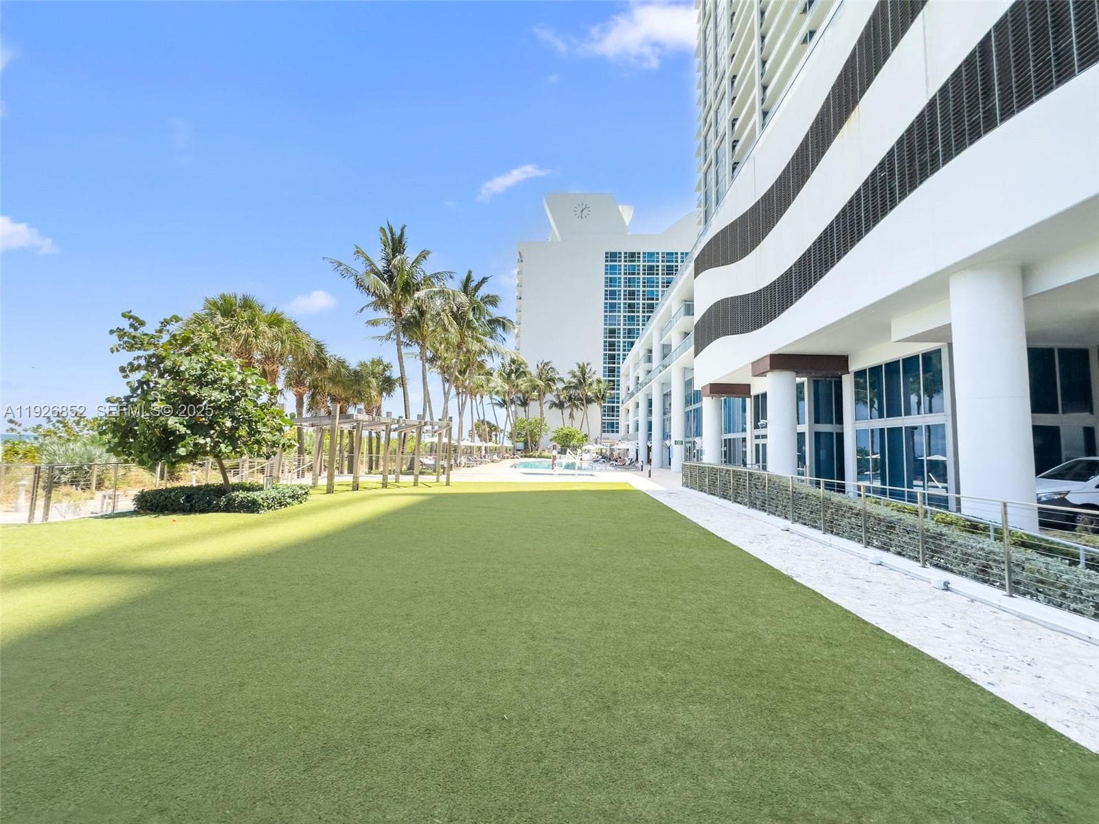 A11926852 — Miami Beach — 26