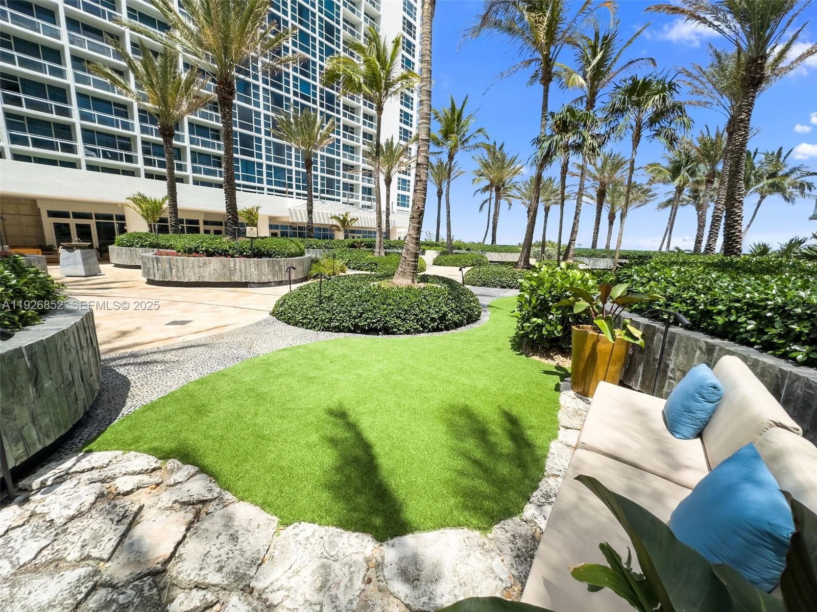 A11926852 — Miami Beach — 38