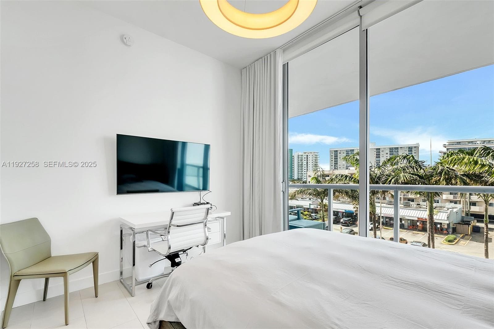 A11927258 — Miami Beach — 16