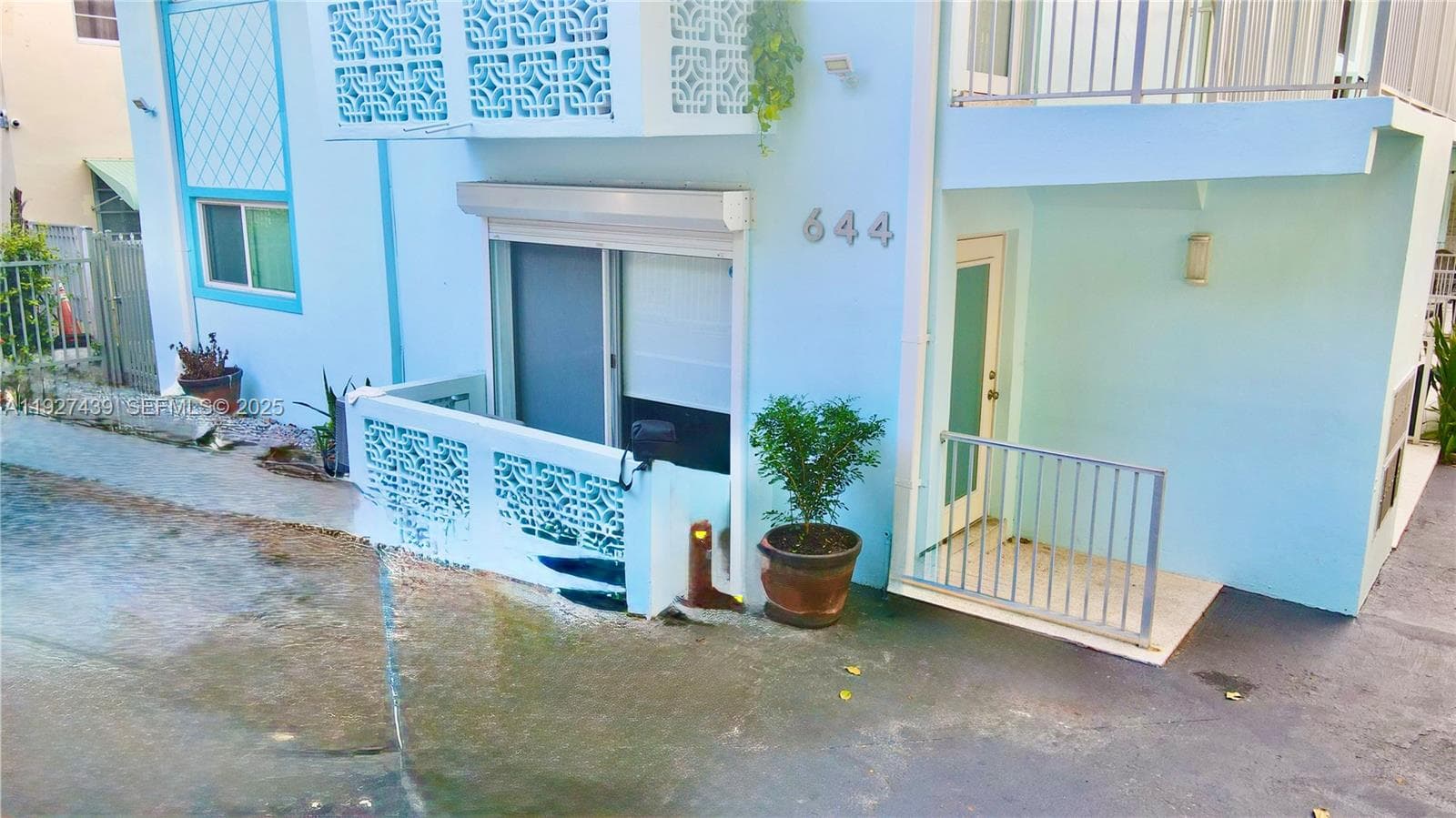 A11927439 — Miami Beach — 2