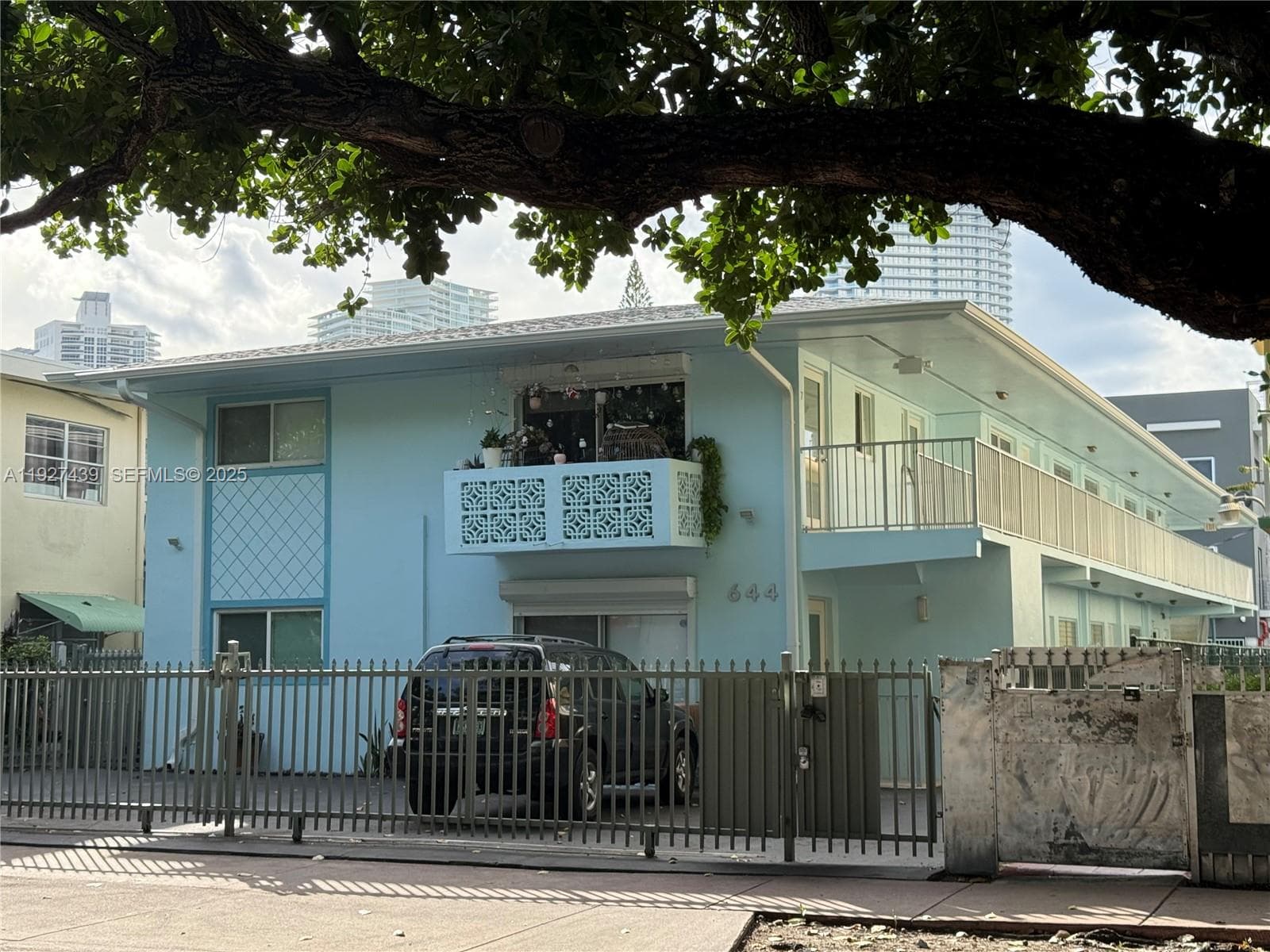 A11927439 — Miami Beach — 3
