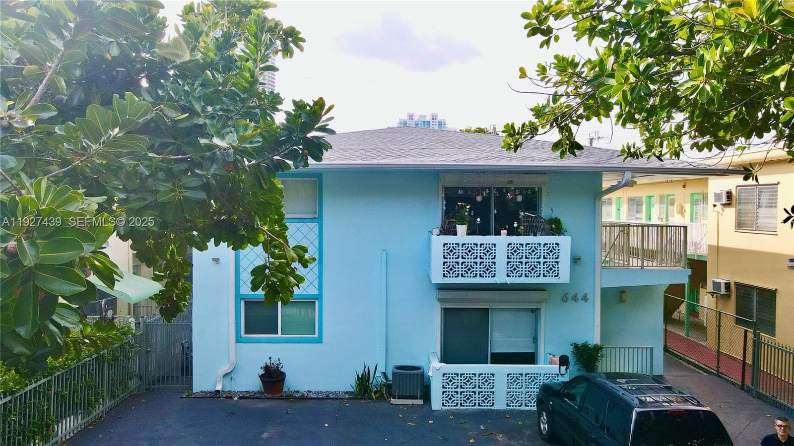 A11927439 — Miami Beach