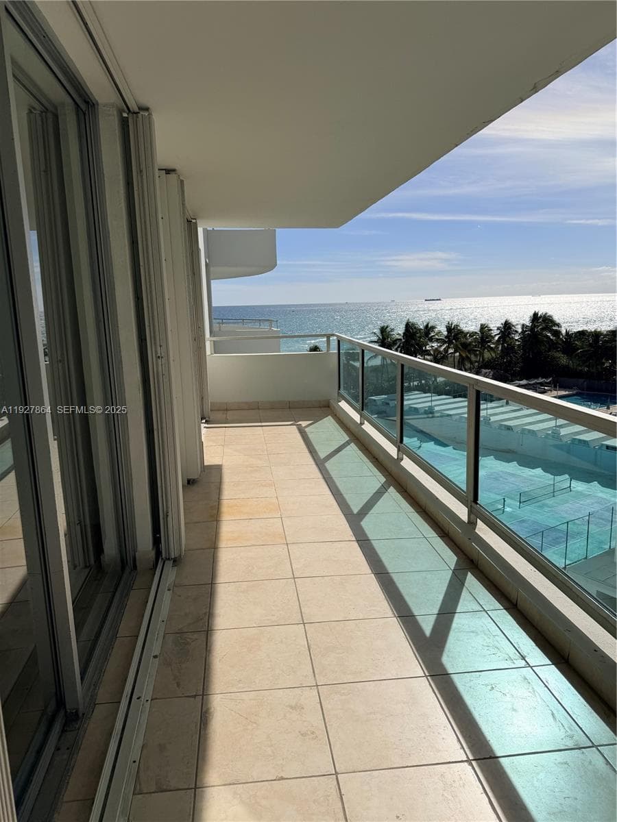 A11927864 — Miami Beach — 17