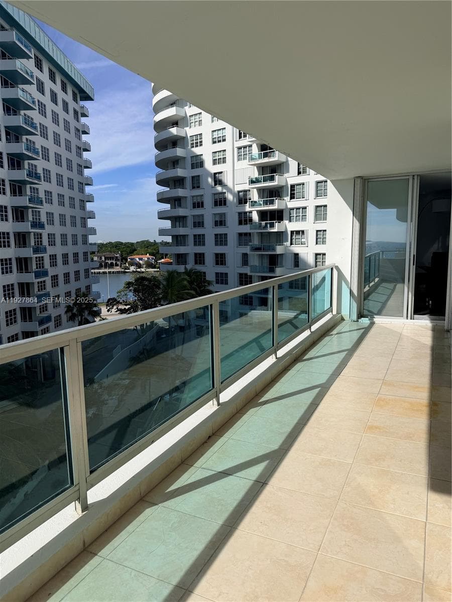 A11927864 — Miami Beach — 18