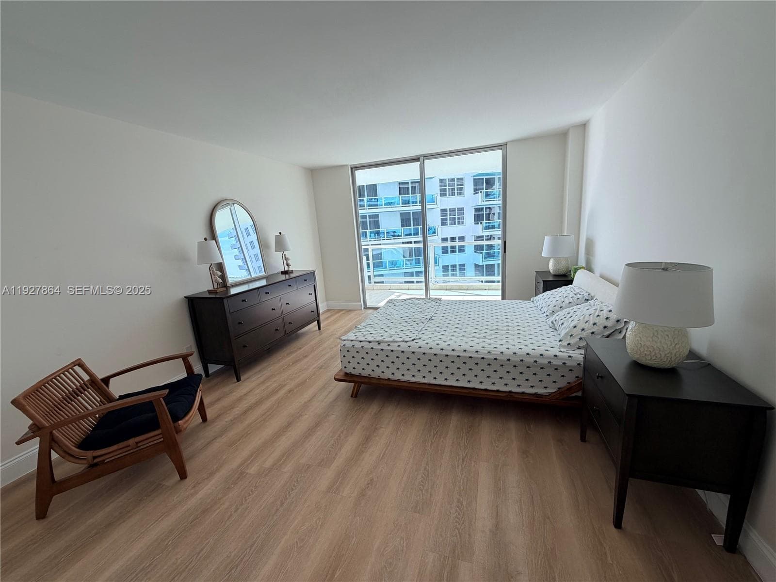A11927864 — Miami Beach — 15