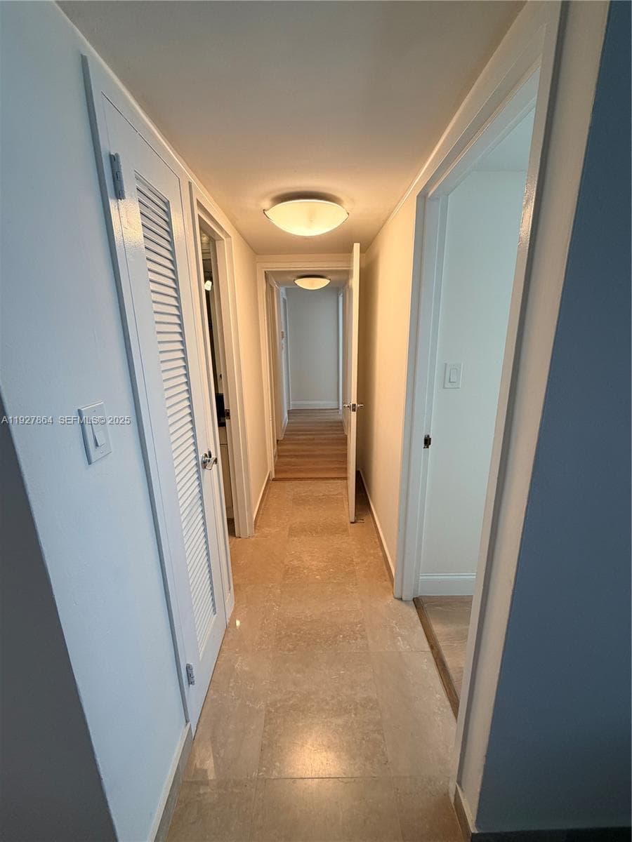 A11927864 — Miami Beach — 11