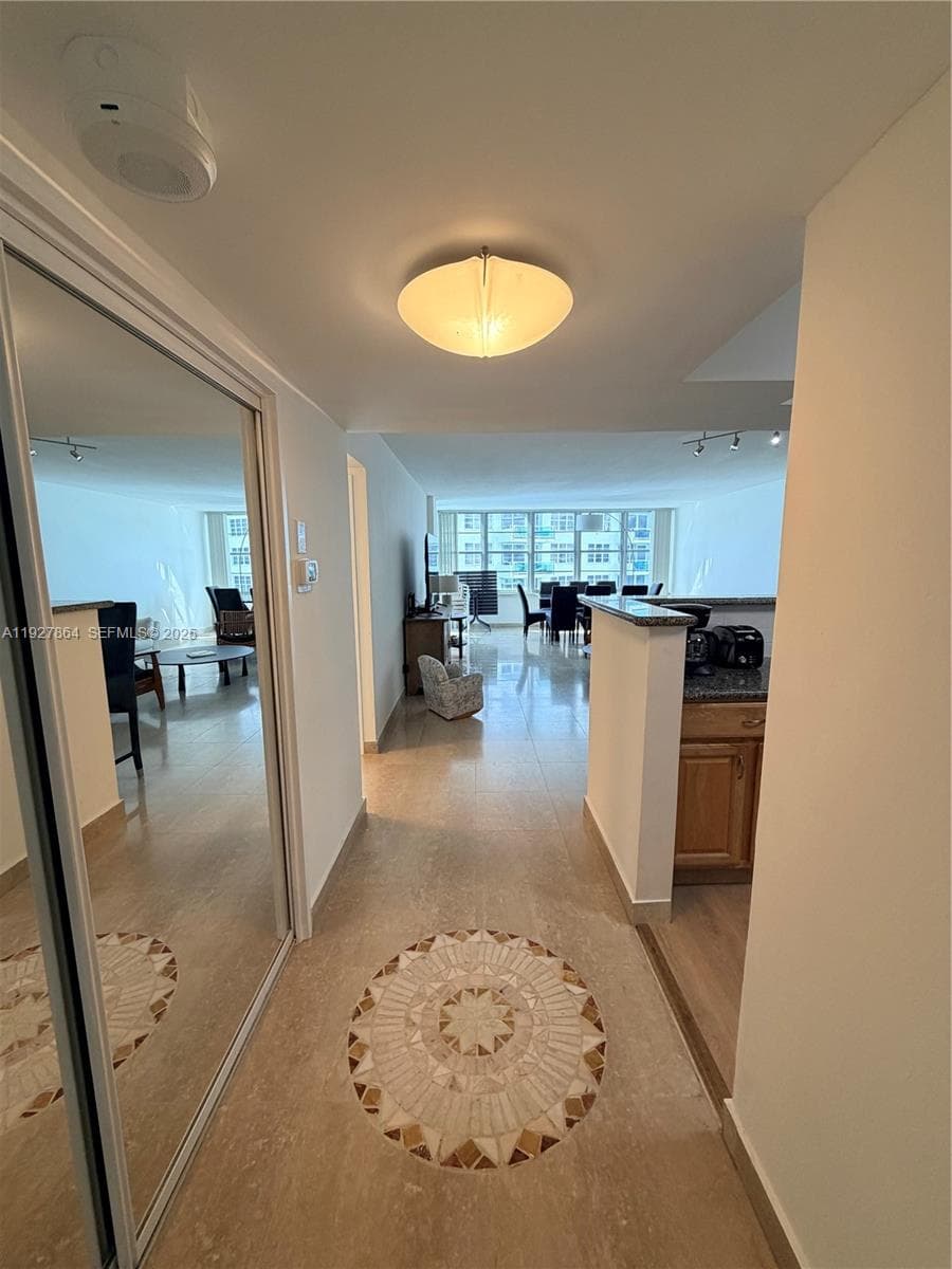 A11927864 — Miami Beach — 4