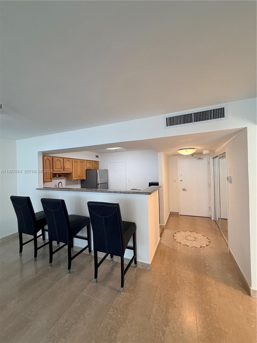 A11927864 — Miami Beach — 8