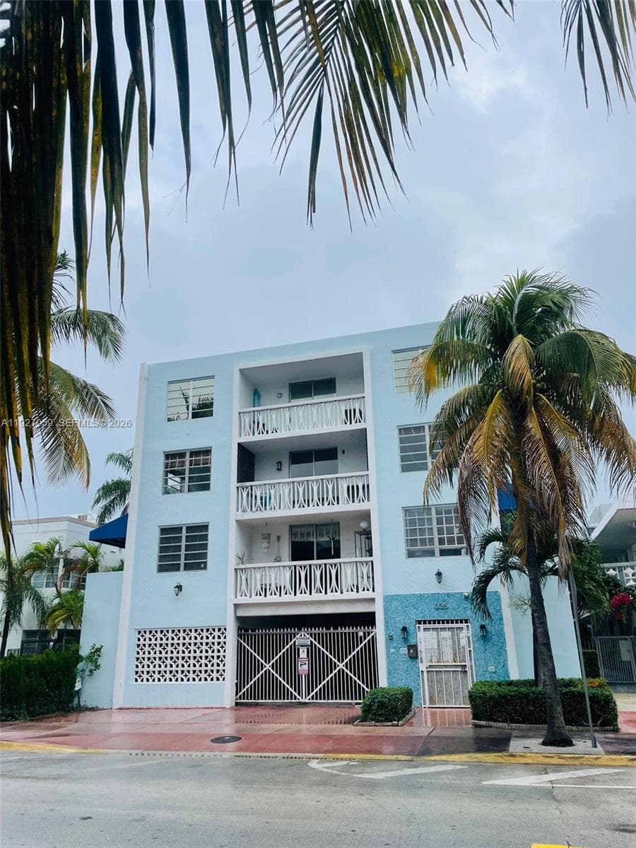 A11927959 — Miami Beach