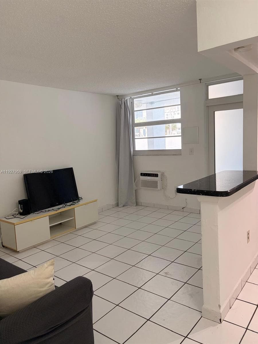 A11927959 — Miami Beach — 15