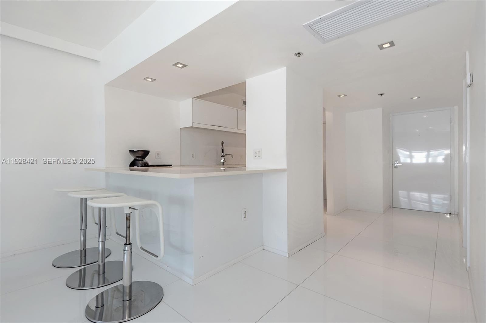 A11928421 — Miami Beach — 3