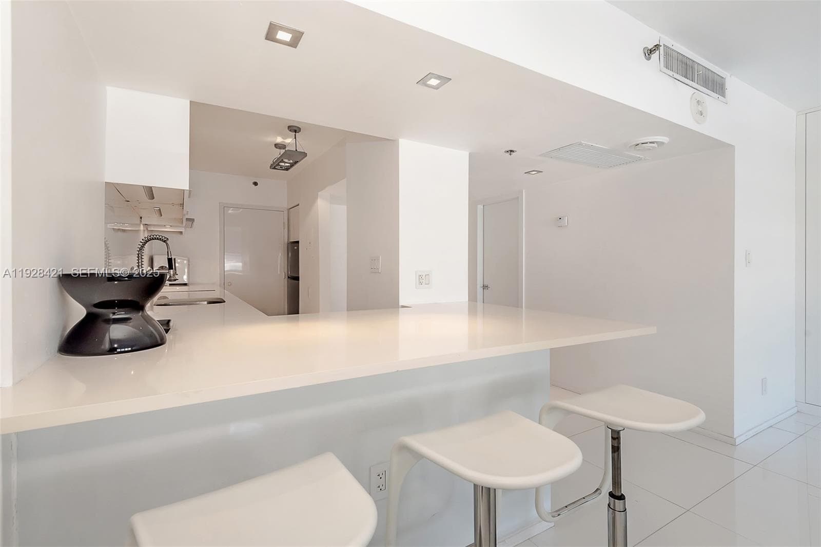 A11928421 — Miami Beach — 5