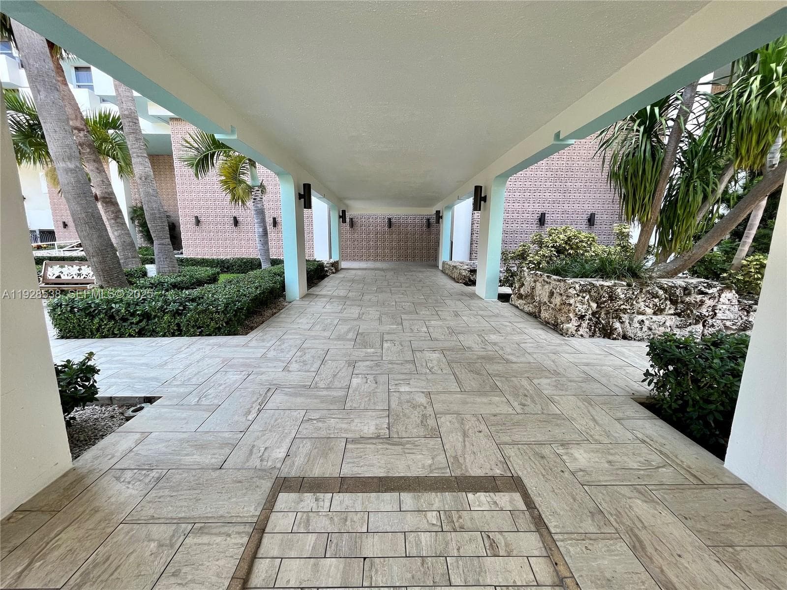 A11928538 — Miami Beach — 22