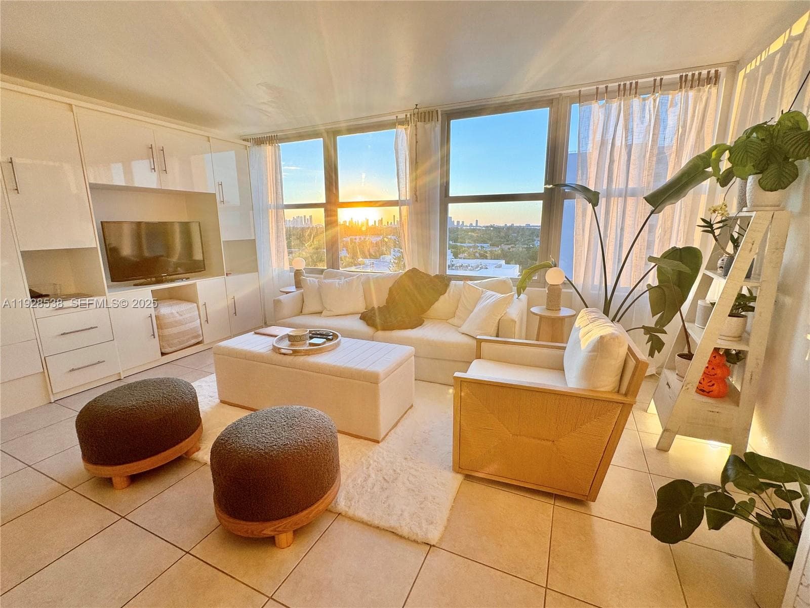 A11928538 — Miami Beach