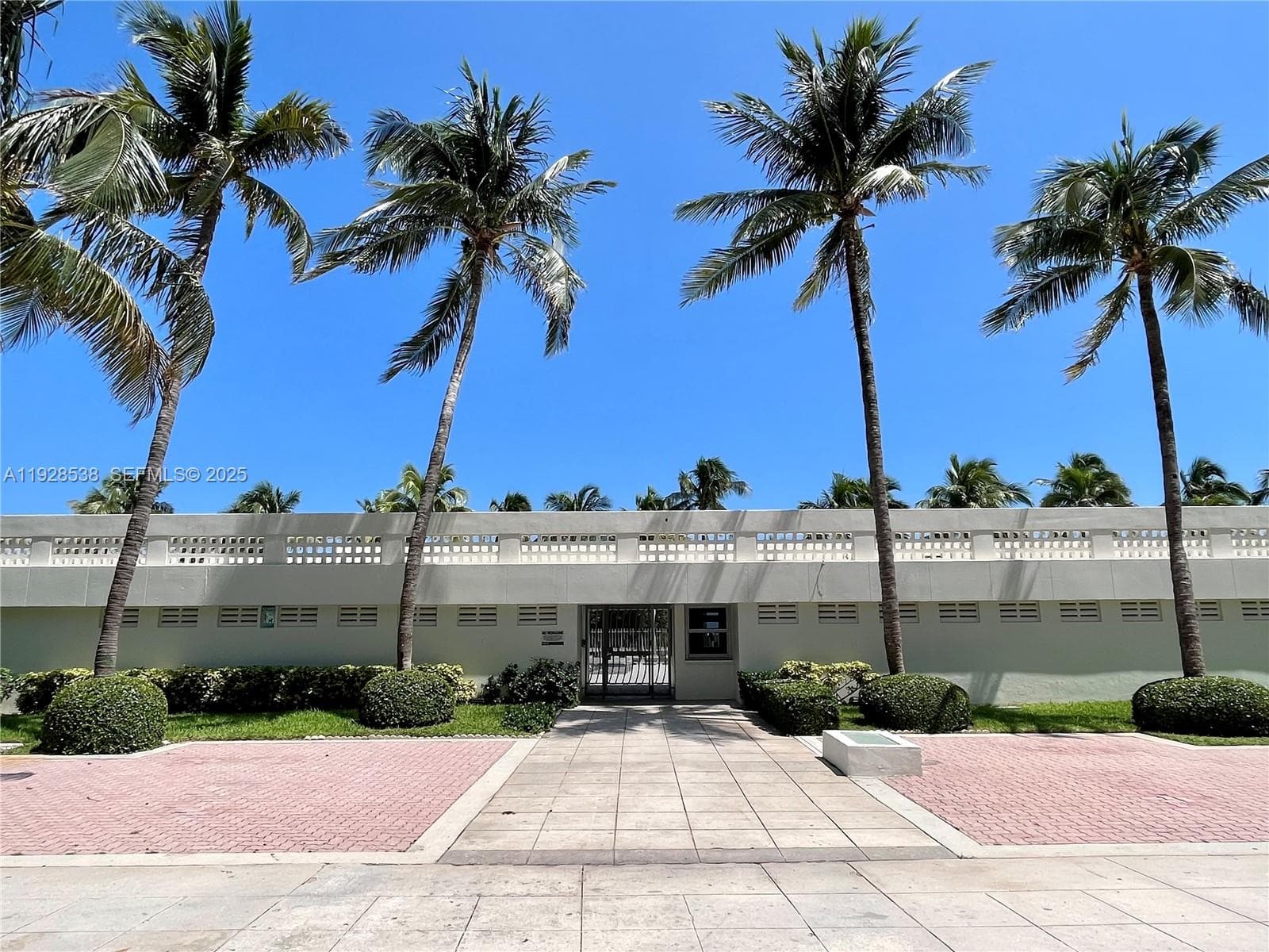 A11928538 — Miami Beach — 28