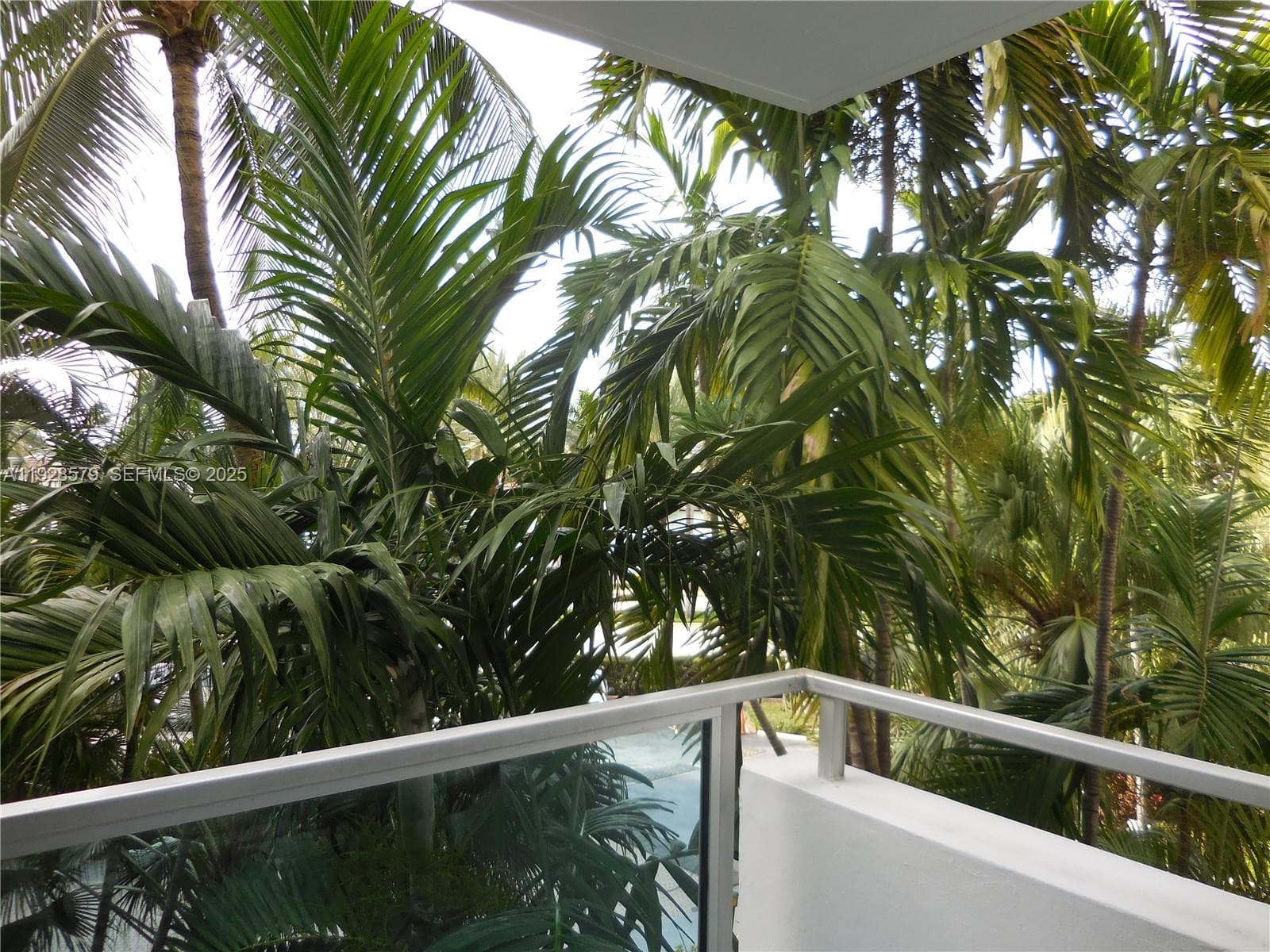 A11928579 — Miami Beach — 28