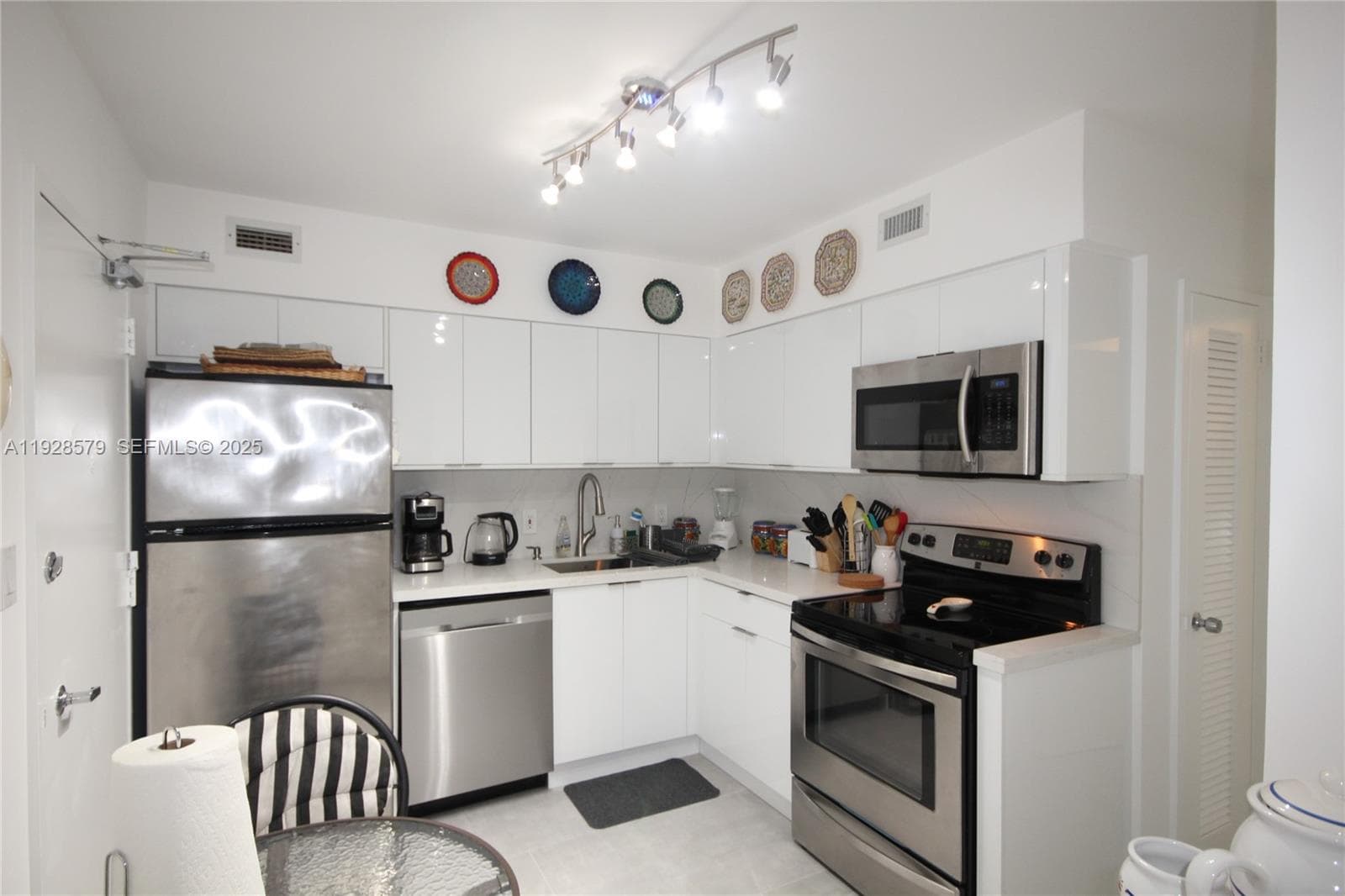A11928579 — Miami Beach — 10
