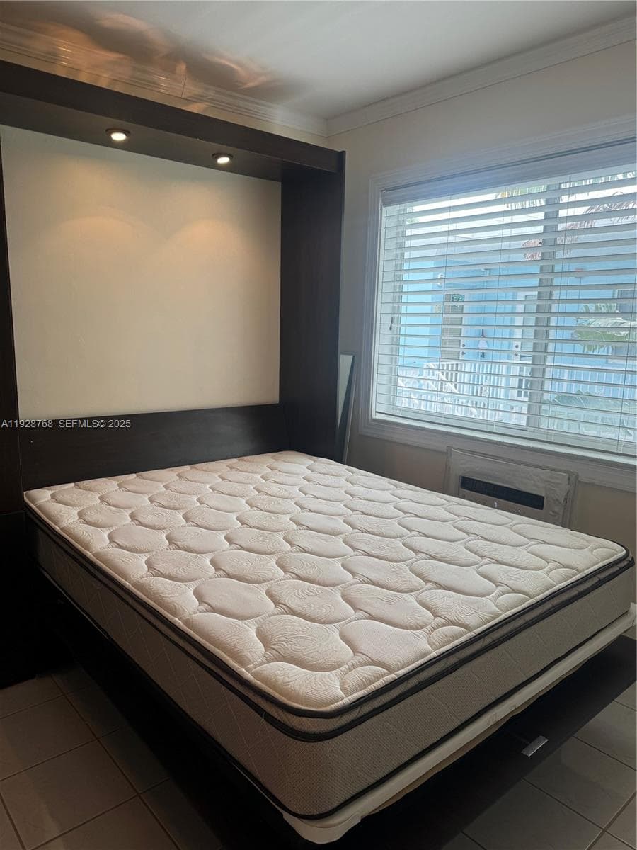 A11928768 — Miami Beach — 2
