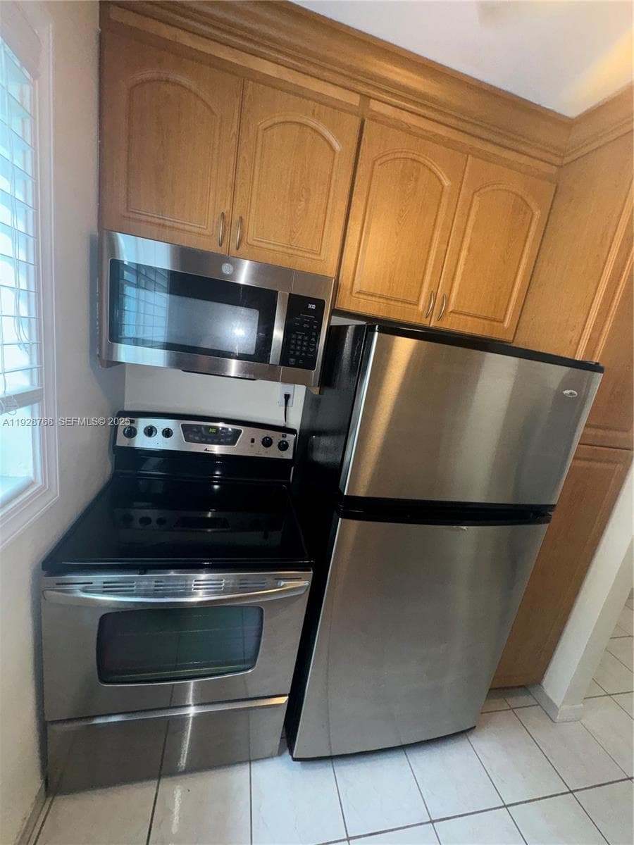 A11928768 — Miami Beach — 12