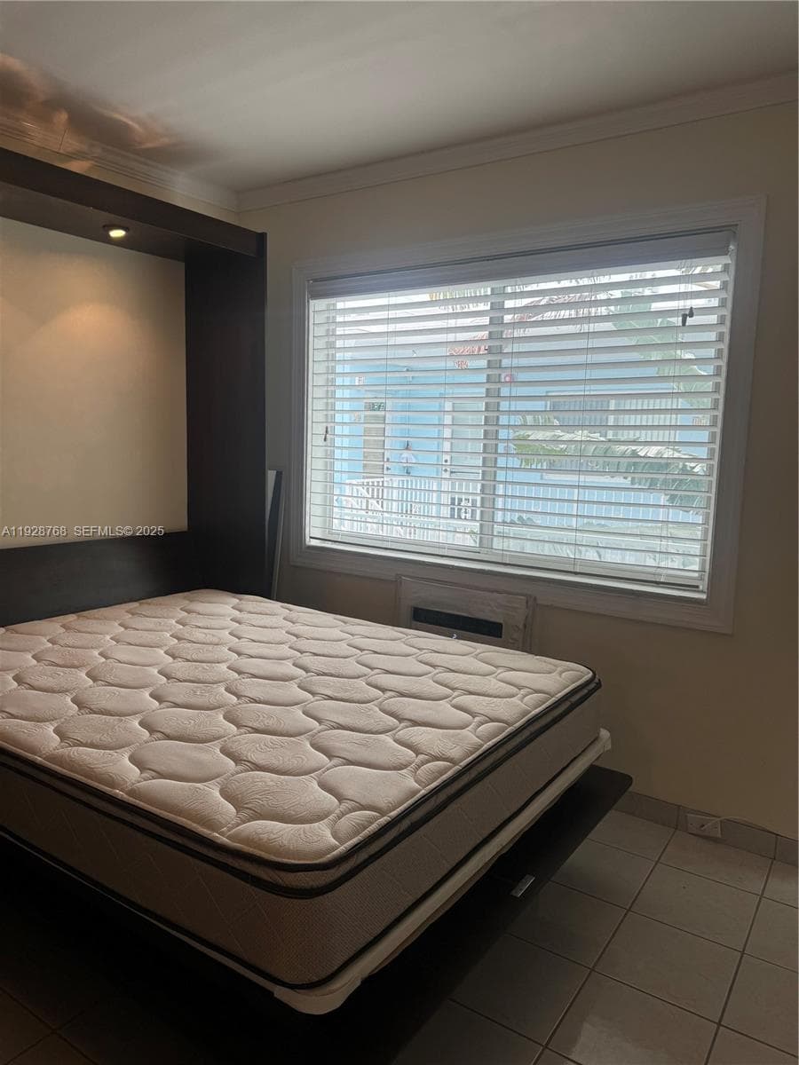 A11928768 — Miami Beach — 3