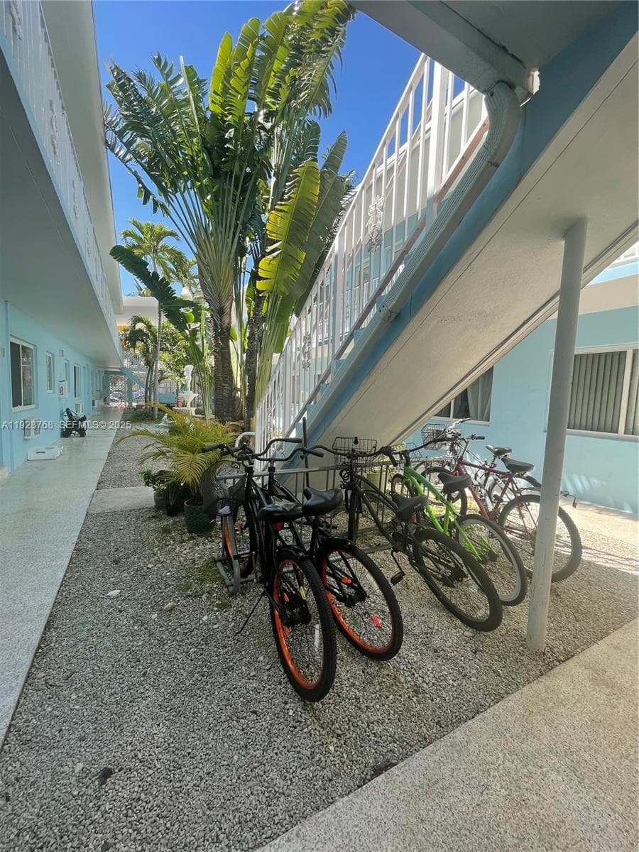 A11928768 — Miami Beach — 28
