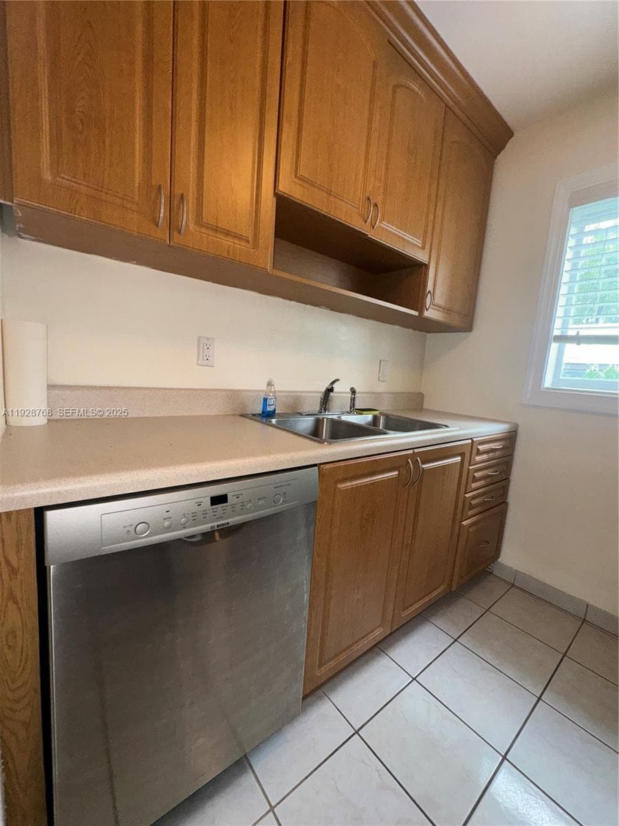 A11928768 — Miami Beach — 9