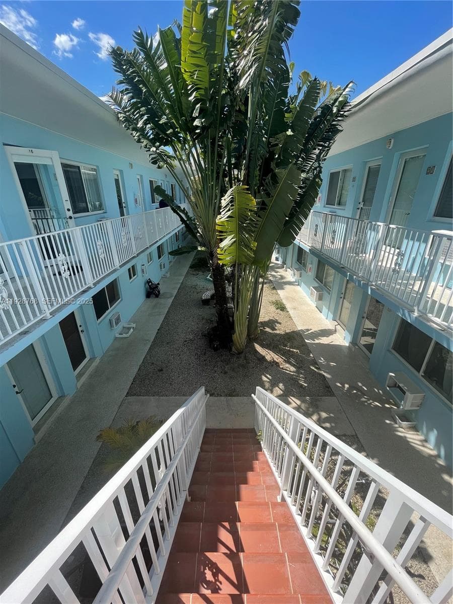A11928768 — Miami Beach — 30